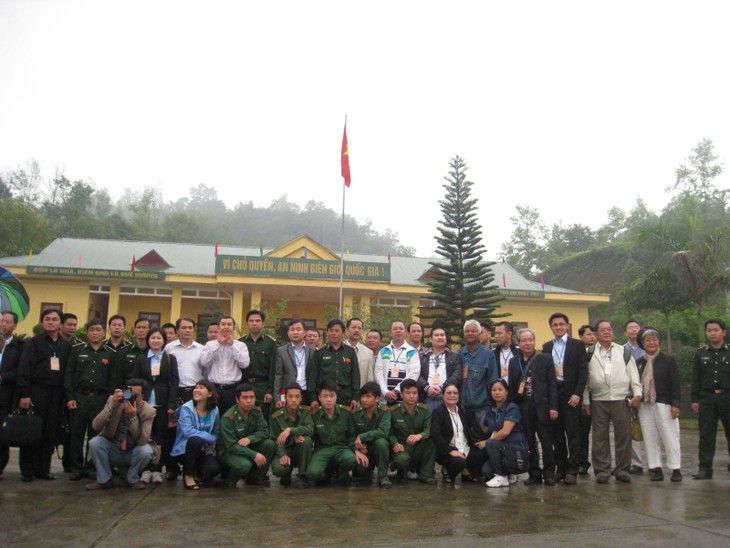 Overseas Vietnamese visit Dam Thuy border guard post in Cao Bang province - ảnh 1